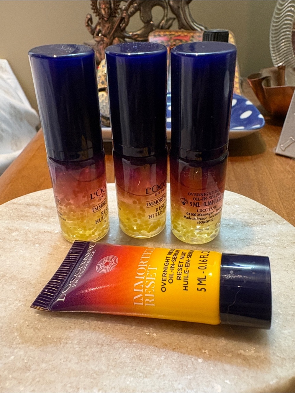 L'OCCITANE Immortelle Reset Primer Serum - Yellow and Purple Gradient